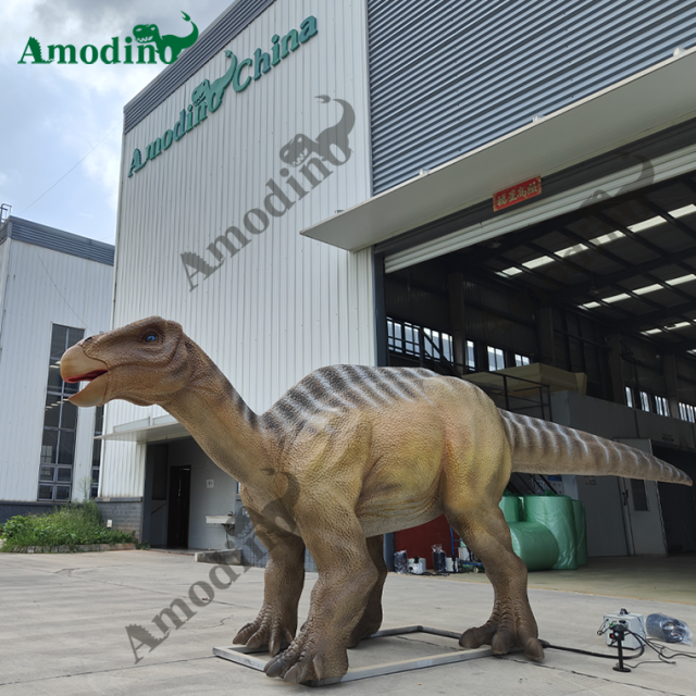 7m long animatronic Iguanodon for dinosaur park