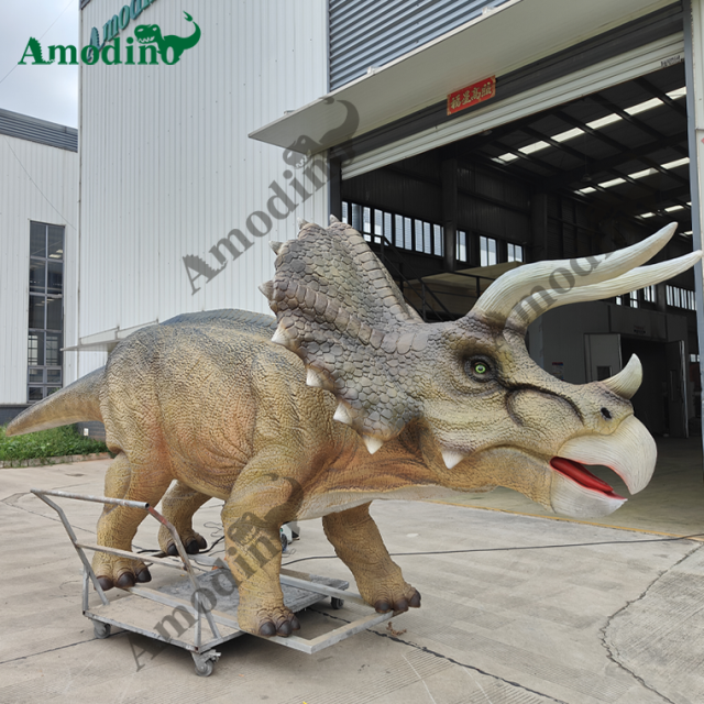 5m long animatronic Triceratops for dino park