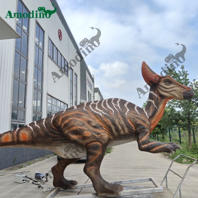 Olorotitan animatrónico de 7 m de largo