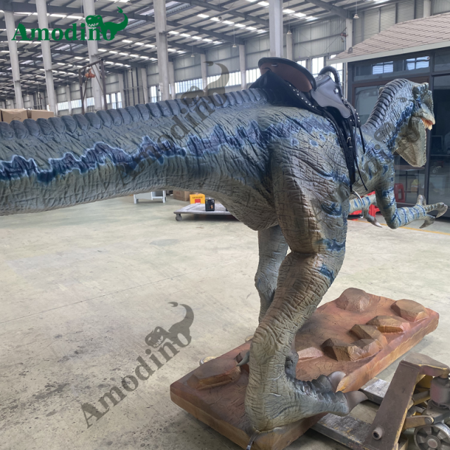 Animatronic Ride a Velociraptor Spray & Hyper-realistic for Dinosaur Park
