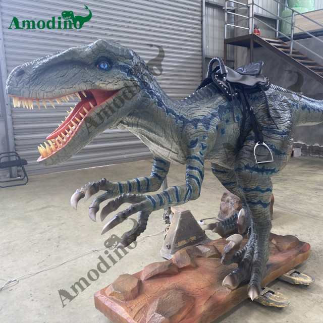 Animatronic Ride a Velociraptor Spray & Hyper-realistic for Dinosaur Park