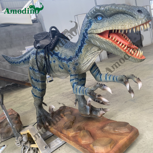 Animatronic Ride a Velociraptor Spray & Hyper-realistic for Dinosaur Park