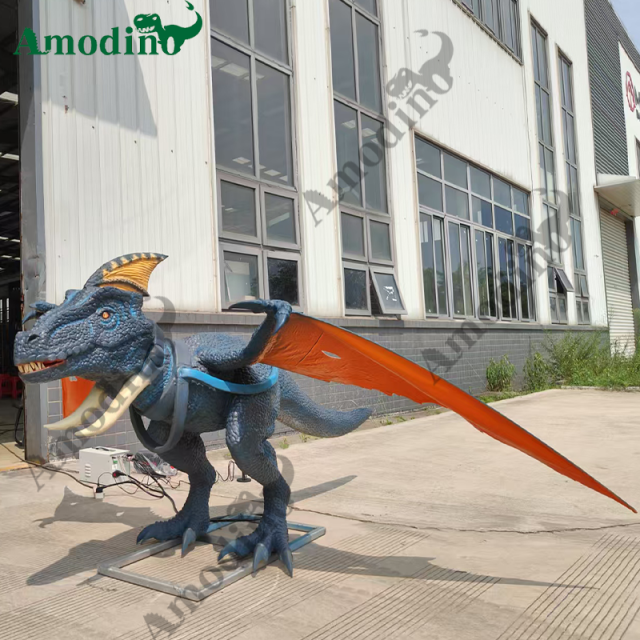 Simulación de pterosaurio azul e hiperrealista para Dinosaur Park