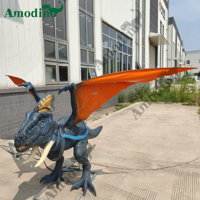 Simulación de pterosaurio azul e hiperrealista para Dinosaur Park