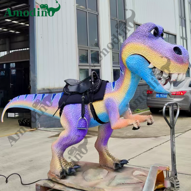 Paseo de dinosaurios de dibujos animados adecuado para parques de atracciones y parques temáticos.