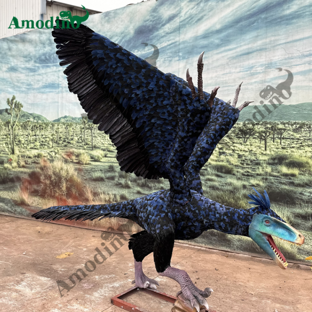 Archaeopteryx animatrónico: características principales Modelado a partir del Archaeopteryx, la icónica "criatura de transición" que une a los dinosaurios y las aves