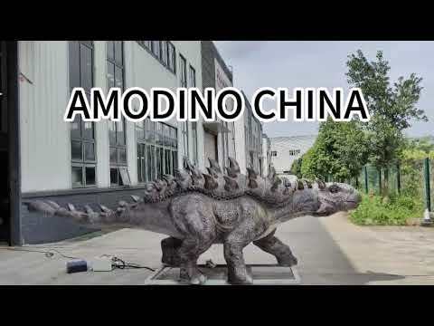 Animatrónico Ankylosaurus de color gris plateado con movimientos