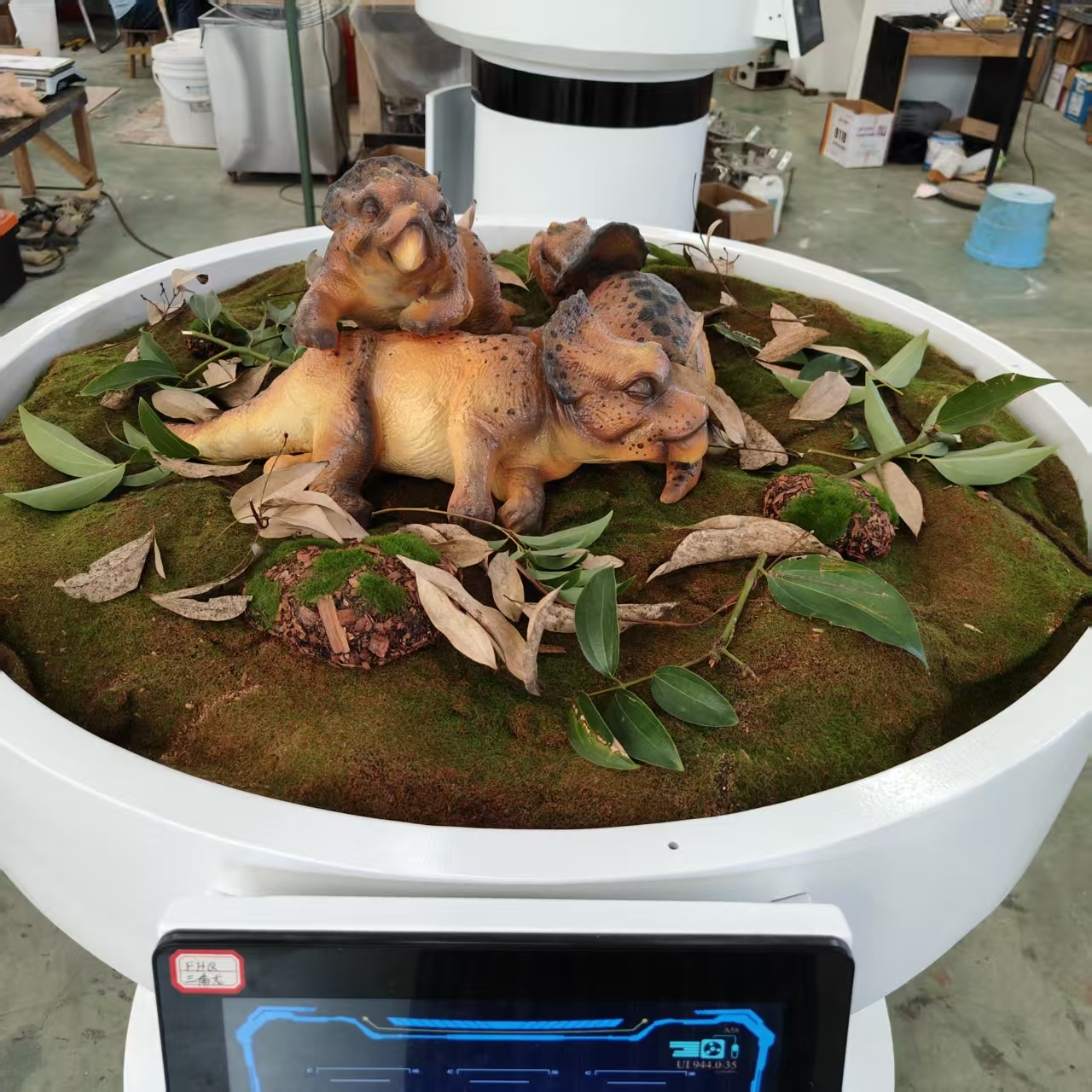 Incubadora de Triceratops personalizable con efectos ultrarrealistas, diseñada para parques temáticos de dinosaurios, centros comerciales temáticos y exposiciones temáticas.