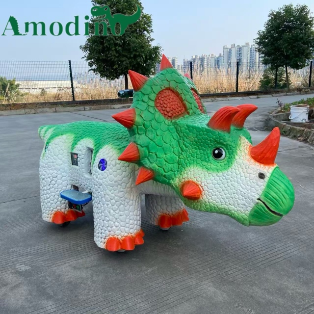 Montura de Triceratops Interactiva de Alta Calidad – Patinete Verde Funcionado con Monedas para Parques