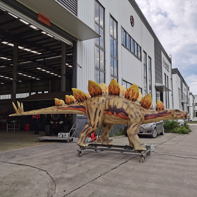 Realistic Animatronic Stegosaurus | Dinosaur Attraction