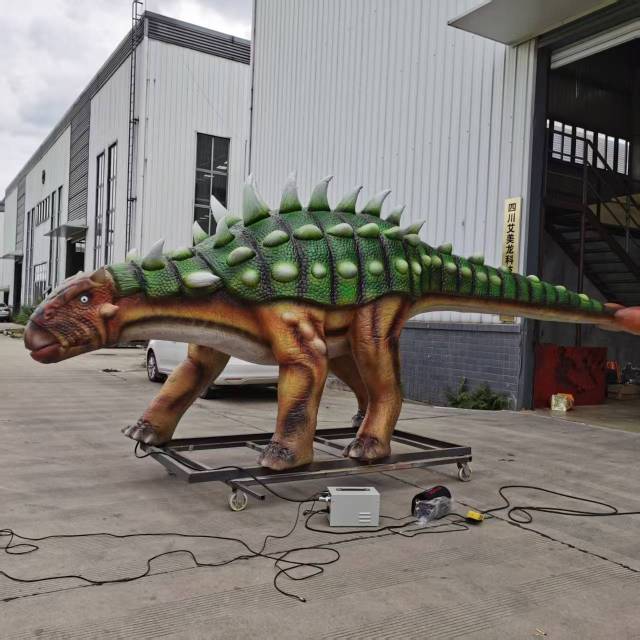 Realistic Animatronic Ankylosaurus | Dinosaur Attraction