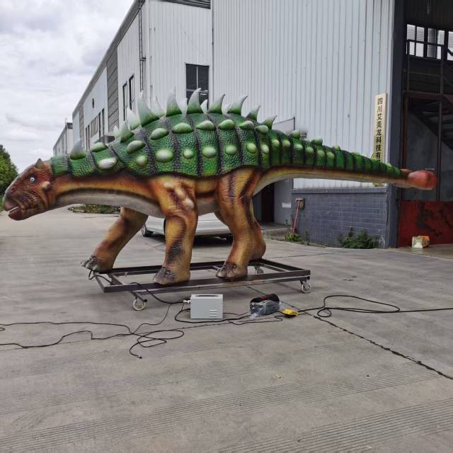 Realistic Animatronic Ankylosaurus | Dinosaur Attraction