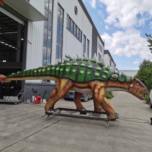 Realistic Animatronic Ankylosaurus | Dinosaur Attraction