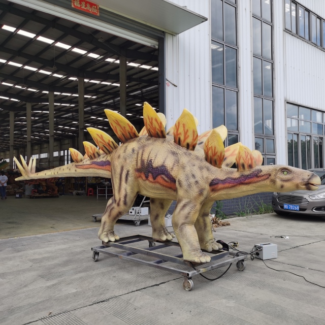 Realistic Animatronic Stegosaurus | Dinosaur Attraction