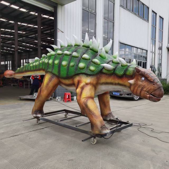 Realistic Animatronic Ankylosaurus | Dinosaur Attraction