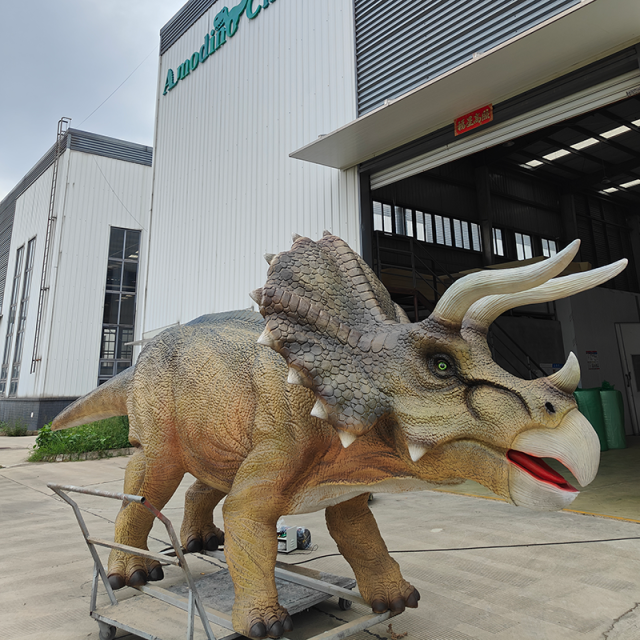 Animatronic Triceratops Dinosaur | Realistic Life-Size Model for Museums & Theme Parks