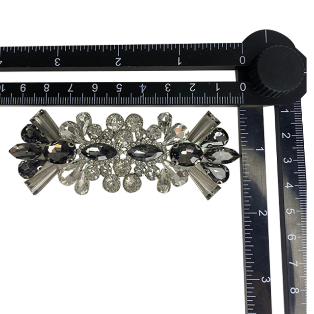 Zapatos personalizados flores hechos a mano con cuentas bordados clavos zapatos con cuentas adornos florales zapatos de mujer zapatillas zapatos de niño hebillas de zapatos accesorios de la parte superior procesamiento de muestras