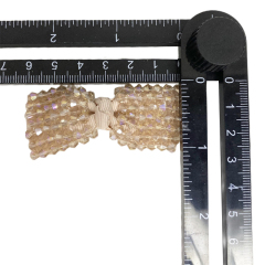 Custom-made beaded embroidered shoes, pearl bow ties, webbing, beaded jewelry, and sandals are processed based on samples and become bestsellers