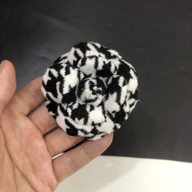 Cross-border hot metal shoe buckle shoe chain shoe flower tassel handmade knitting women's shoes children's shoes shoes flower shoe buckle shoes accessories to sample processing customized