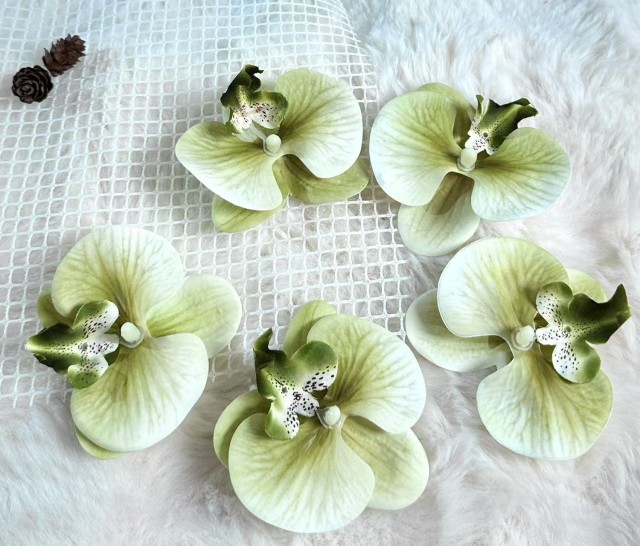 Cross-border hot metal shoe buckle shoe chain shoe flower tassel handmade knitting women's shoes children's shoes shoes flower shoe buckle shoes accessories to sample processing customized