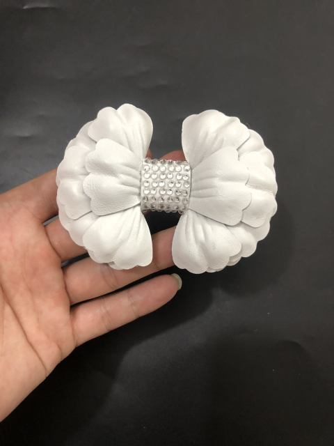 Cross-border hot metal shoe buckle shoe chain shoe flower tassel handmade knitting women's shoes children's shoes shoes flower shoe buckle shoes accessories to sample processing customized