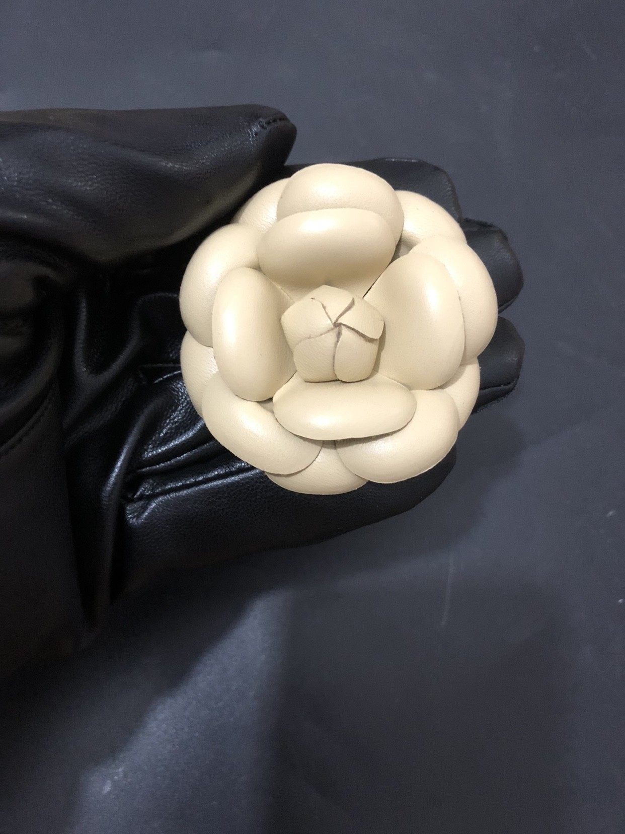 Cross-border hot metal shoe buckle shoe chain shoe flower tassel handmade knitting women's shoes children's shoes shoes flower shoe buckle shoes accessories to sample processing customized