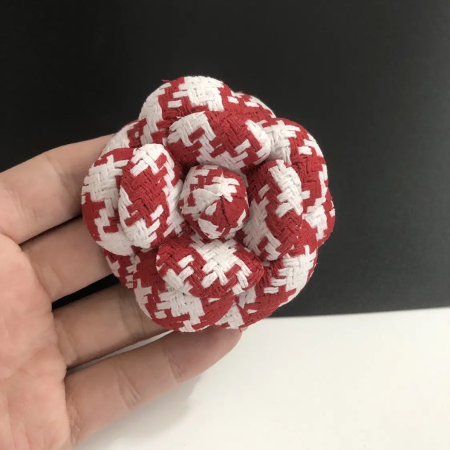 Cross-border hot metal shoe buckle shoe chain shoe flower tassel handmade knitting women's shoes children's shoes shoes flower shoe buckle shoes accessories to sample processing customized