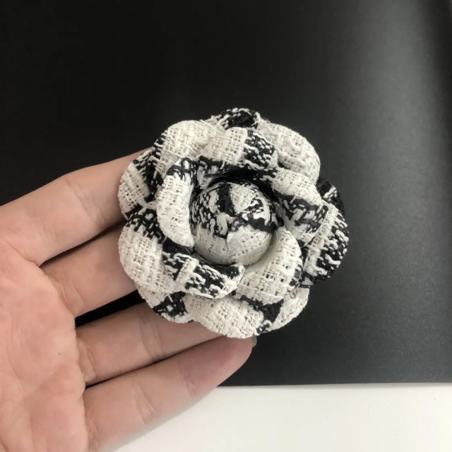 Cross-border hot metal shoe buckle shoe chain shoe flower tassel handmade knitting women's shoes children's shoes shoes flower shoe buckle shoes accessories to sample processing customized