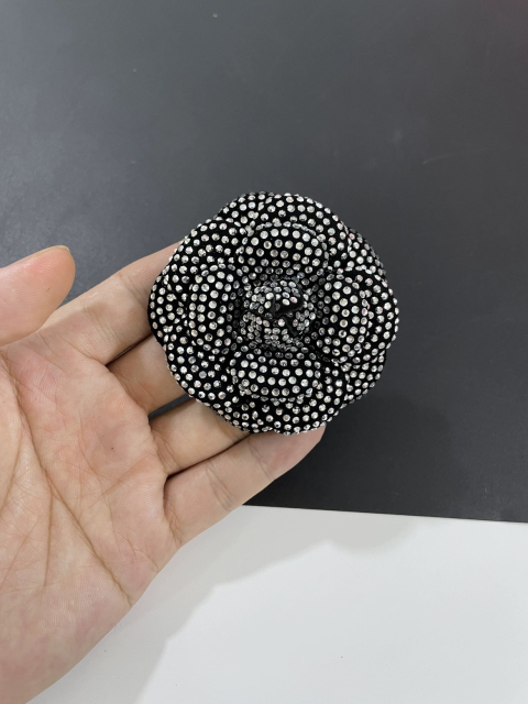 Cross-border hot metal shoe buckle shoe chain shoe flower tassel handmade knitting women's shoes children's shoes shoes flower shoe buckle shoes accessories to sample processing customized