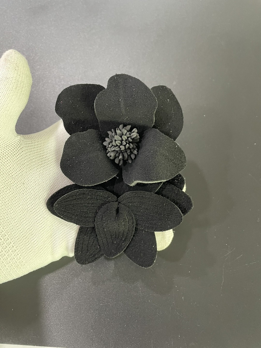 Cross-border hot metal shoe buckle shoe chain shoe flower tassel handmade knitting women's shoes children's shoes shoes flower shoe buckle shoes accessories to sample processing customized