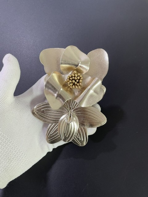 Cross-border hot metal shoe buckle shoe chain shoe flower tassel handmade knitting women's shoes children's shoes shoes flower shoe buckle shoes accessories to sample processing customized