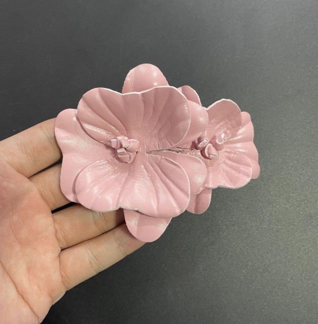 Cross-border hot metal shoe buckle shoe chain shoe flower tassel handmade knitting women's shoes children's shoes shoes flower shoe buckle shoes accessories to sample processing customized