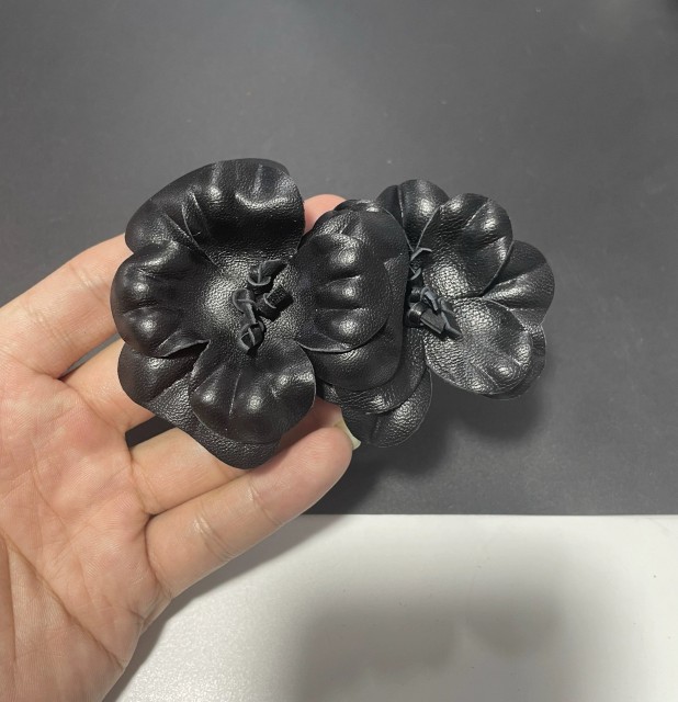 Cross-border hot metal shoe buckle shoe chain shoe flower tassel handmade knitting women's shoes children's shoes shoes flower shoe buckle shoes accessories to sample processing customized