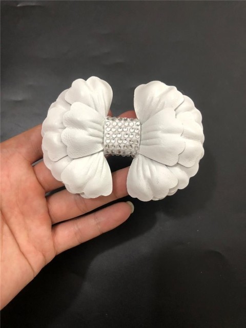 Cross-border hot metal shoe buckle shoe chain shoe flower tassel handmade knitting women's shoes children's shoes shoes flower shoe buckle shoes accessories to sample processing customized