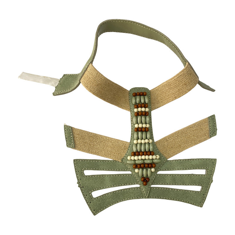 Die zutaten werden vor allem in zutaten aus fernöstlichen sandalen, römischem make-up und böhmischen zutat gefertigt