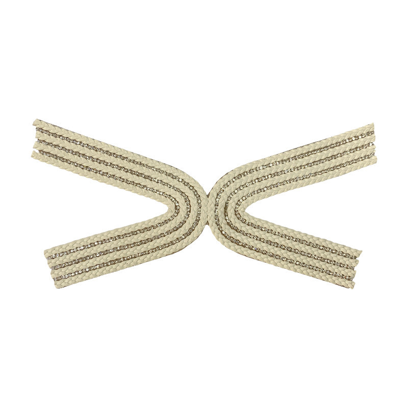 Der neue florierende trend mit modischen flip-schuhen und ultraglitten sandalen und schützenden schuhteilen verkauft vor allem die allerwerteste zutat