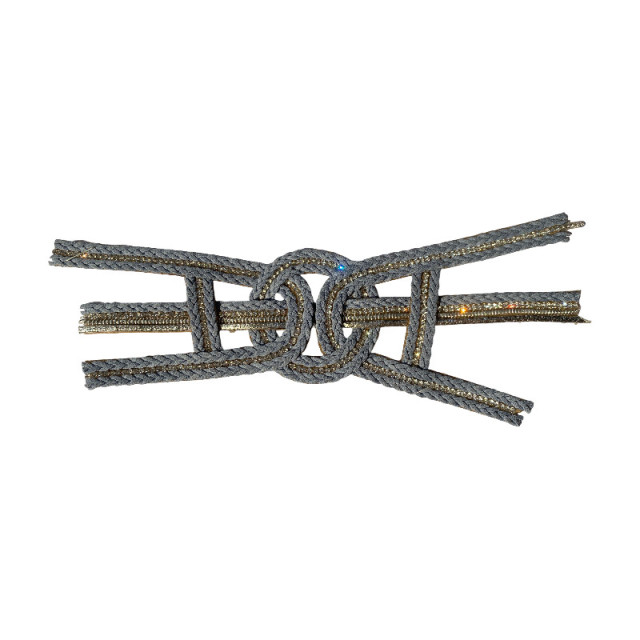 The manufacturer customizes semi-finished products of new ethnic-style beach casual shoes with stone chain woven uppers