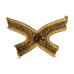 The manufacturer customizes semi-finished products of new ethnic-style beach casual shoes with stone chain woven uppers