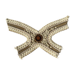 The manufacturer customizes semi-finished products of new ethnic-style beach casual shoes with stone chain woven uppers