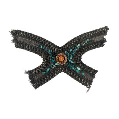 The manufacturer customizes semi-finished products of new ethnic-style beach casual shoes with stone chain woven uppers