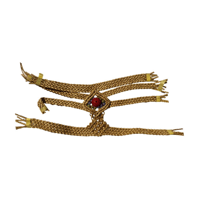 The manufacturer customizes semi-finished products of new ethnic-style beach casual shoes with stone chain woven uppers