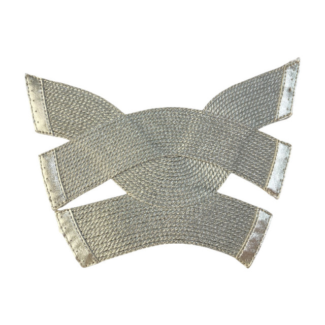 Ein strick an den sandalen