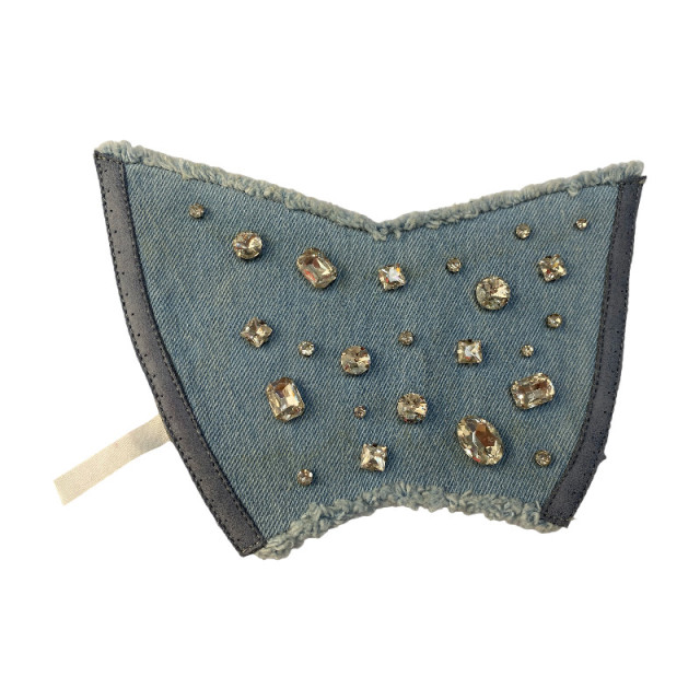 Hollowed-out embroidered gemstone upper