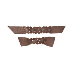 Flower-shaped hollowed-out sandal upper