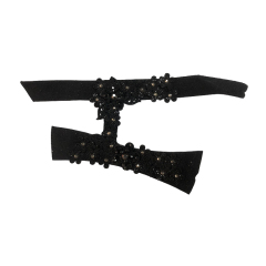 Hand-stitched diamond flower-patterned upper