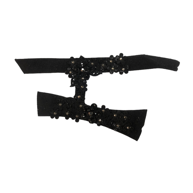 Hand-stitched diamond flower-patterned upper