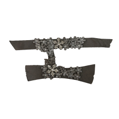 Laser-ironed diamond flower-patterned upper