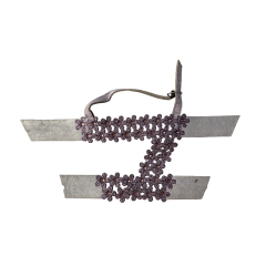 Laser-ironed diamond flower-patterned upper