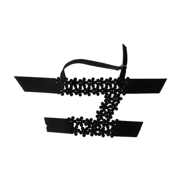 Laser-ironed diamond flower-patterned upper