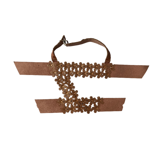 Laser-ironed diamond flower-patterned upper